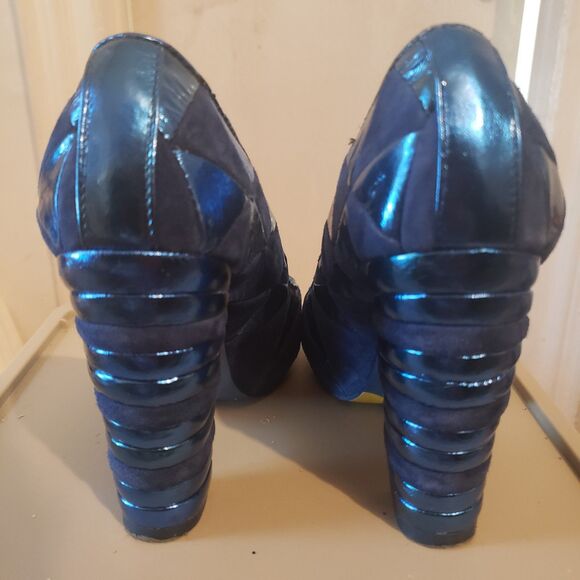 Irregular Choice Chunky Platform Heels blue suede and blue Lamé
Size 37
Preowned - Picture 3 of 6